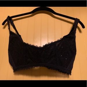 WOMEN’S VICTORIA’S SECRET VERY SEXY NO WIRE LACE BRA/ UNDER BREAST CORSET TOP.